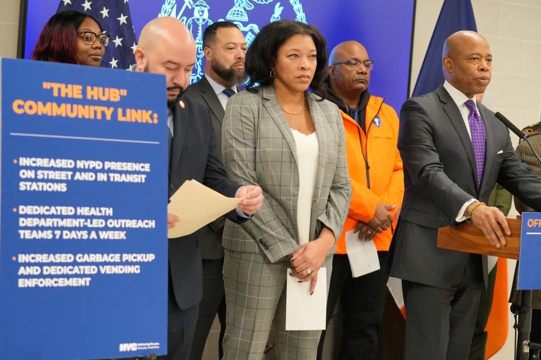 Mayor Adams expands ‘community link’ initiative to tackle public safety, quality-of-life issues in South Bronx